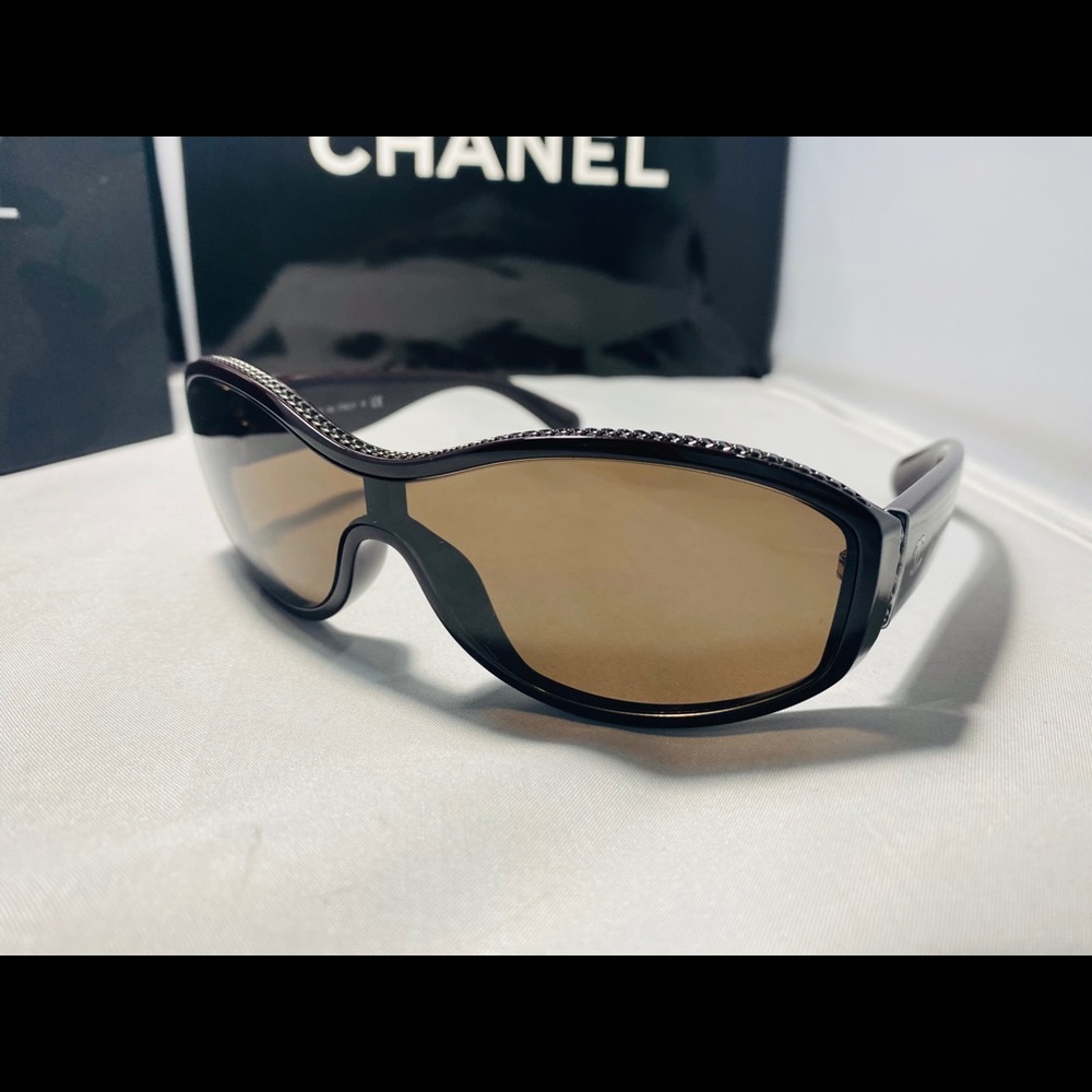 CHANEL Burgungy w/ Silver Chain  Sunglasses